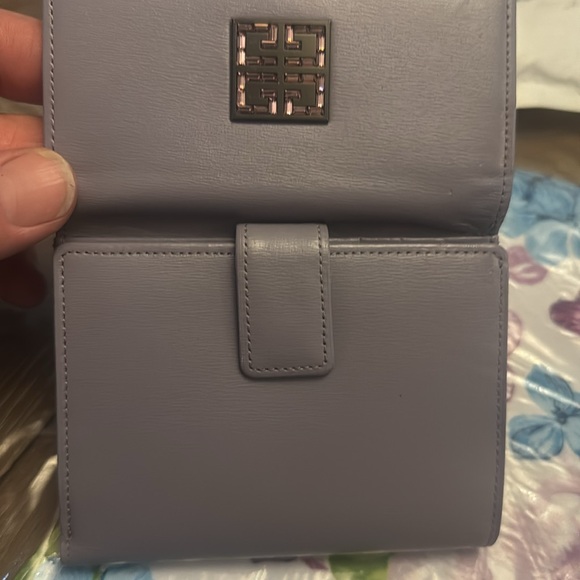 Givenchy violet bifold wallet in mint condition!!! Barely any wear - Picture 5 of 6